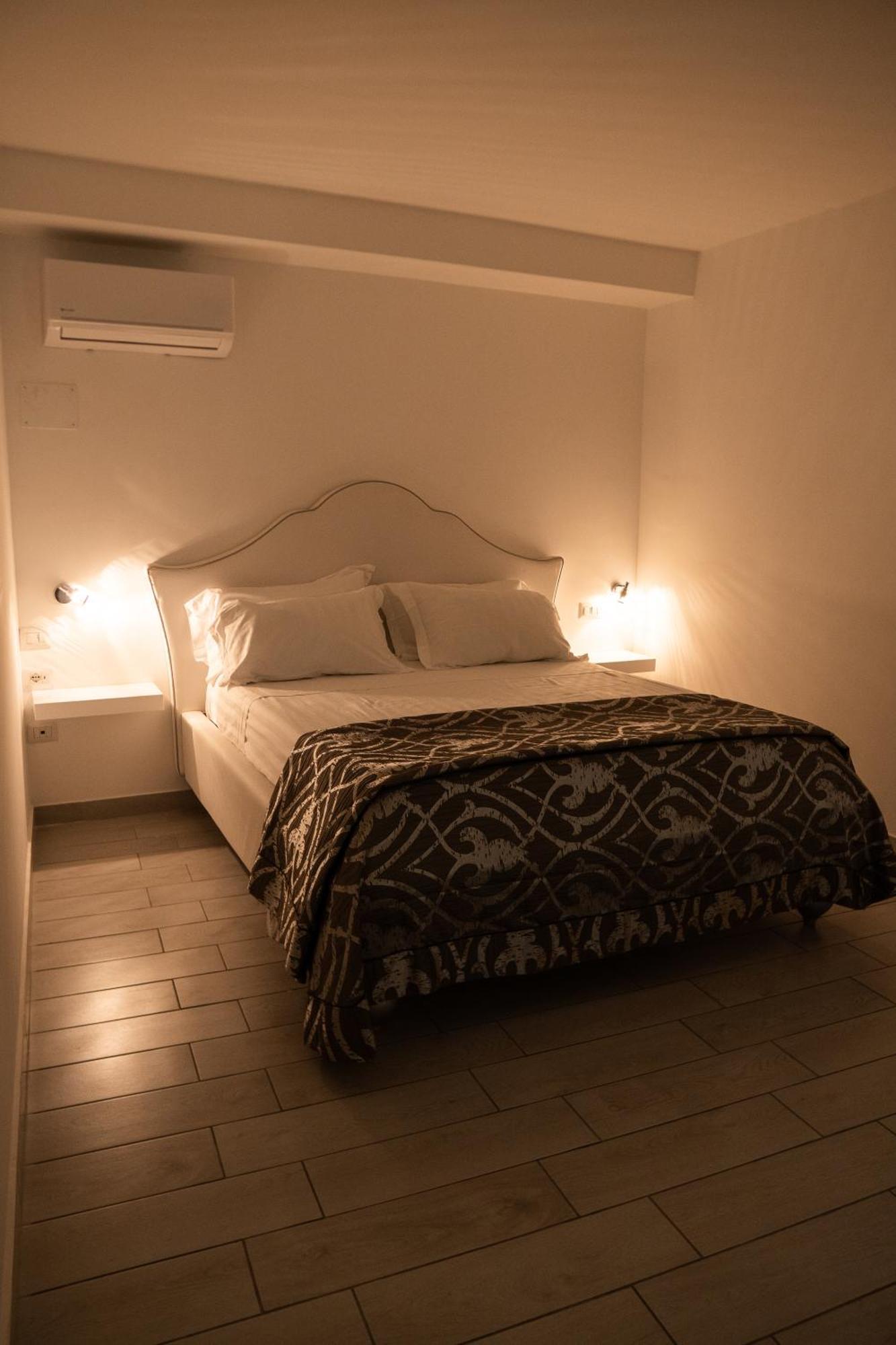 Suite D'Elite Chiaia Napoli Exterior foto